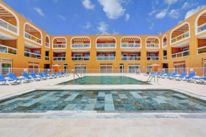 La Concha Beach Apartments with pool for kids!